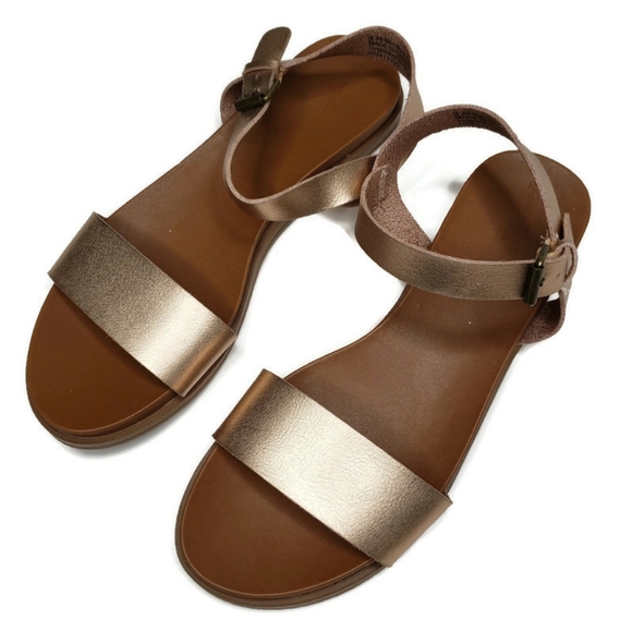 Universal Thread Shoes - Universal threads metalic gold buckle sandals 9